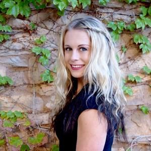 Meet your Posher, Julia